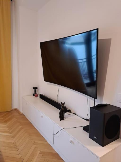 בוקרשט Classy Apartment With Parking In The City Center מראה חיצוני תמונה