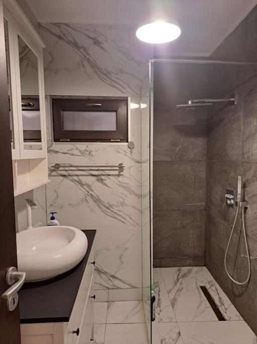 בוקרשט Classy Apartment With Parking In The City Center מראה חיצוני תמונה